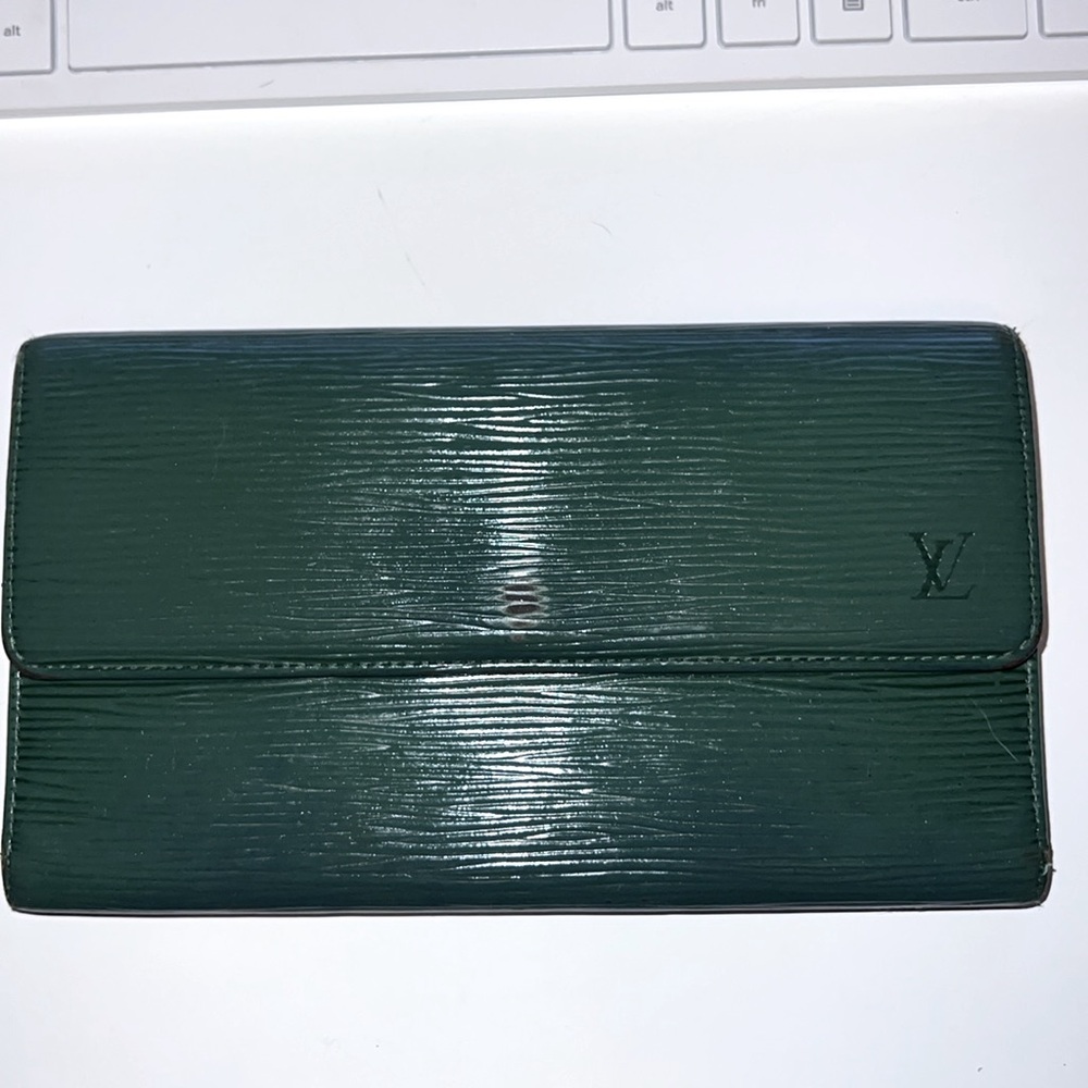 Louis Vuitton Green Wallet Luxurious Design